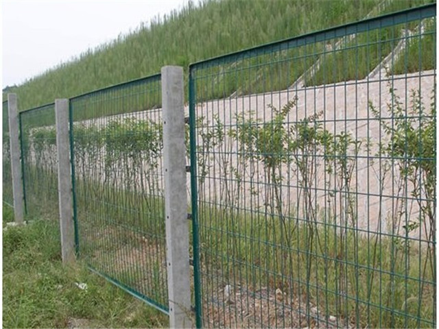 鐵路護欄網(wǎng)圖片2
